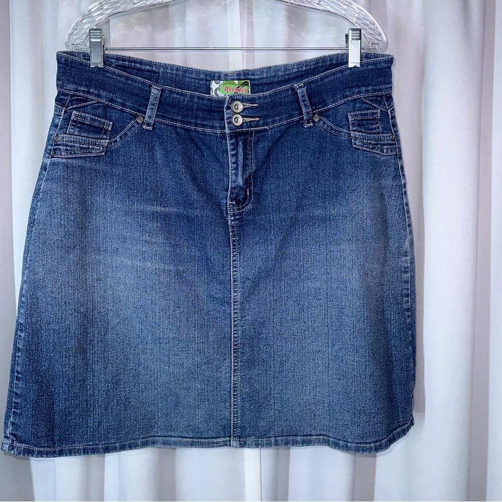 Reckless Denim Mini Skirt Medium Wash Bank 2 Button Stretch Sz 13 Casual EUC